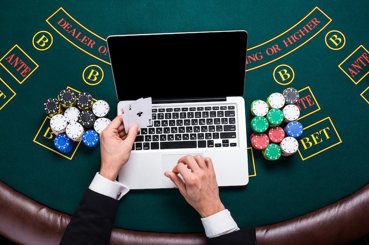 Studio dealer langsung Dragon Tiger di lobbytoto dengan kartu yang ditampilkan secara real-time